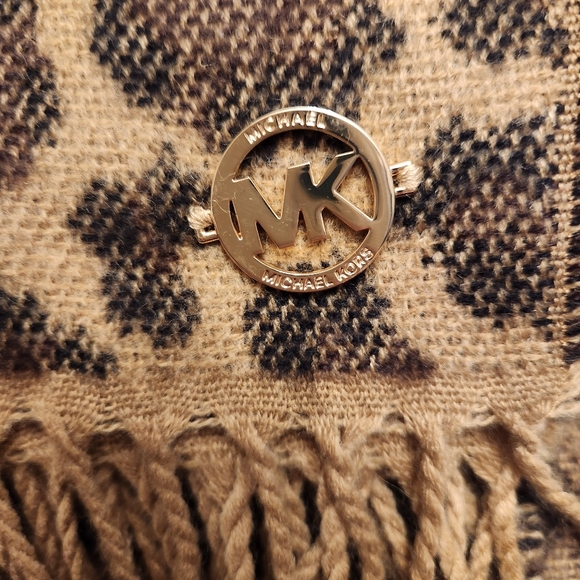 MK SCARF - Picture 4 of 4